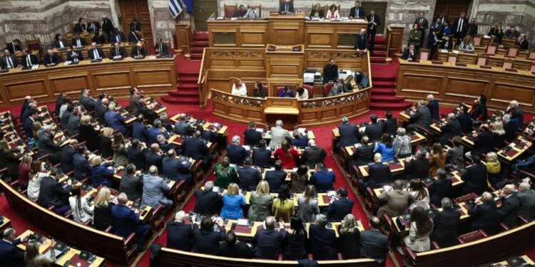 Skandali i fondeve bujqësore: Parlamenti grek i heq imunitetin 13 deputetëve