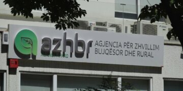 Skema e subvencioneve në rrezik: keqmenaxhimi midis Ministrisë së Bujqësisë dhe AZHBR vë në pikëpyetje fondet për fermerët