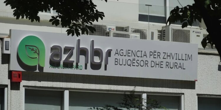 Skema e subvencioneve në rrezik: keqmenaxhimi midis Ministrisë së Bujqësisë dhe AZHBR vë në pikëpyetje fondet për fermerët