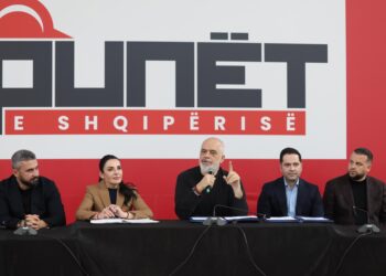 “Sot paga mesatare është 870 euro”, Rama nga Lushnja: Indeksimi tani përfshin edhe pagat, jo vetëm pensionet