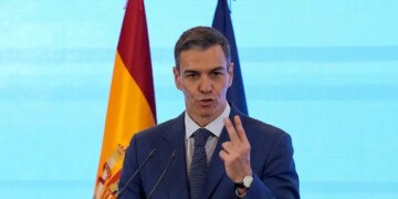 Spanya "legaliza" medio millón de inmigrantes, Sánchez: La inmigración es esencial para la economía y el futuro del país.