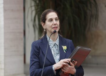 Spiropali kritikon arrogancën në PS, ndërsa Kumbaro thekson se nuk merret me opinione dhe se jemi pranë Europës.