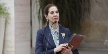 Spiropali kritikon arrogancën në PS, ndërsa Kumbaro thekson se nuk merret me opinione dhe se jemi pranë Europës.