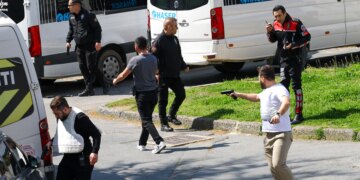 Sulm me armë në konsullatën izraelite në Stamboll, dy viktima dhe tre të plagosur