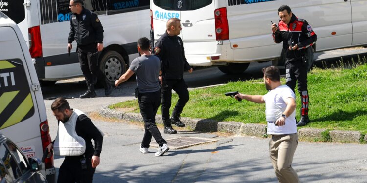 Sulm me armë në konsullatën izraelite në Stamboll, dy viktima dhe tre të plagosur