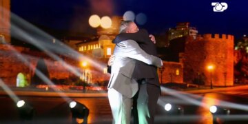 Surprizë emocionuese për Mateon, finalisti takohet me babanë në studio: Dasmën e madhe do e bëjmë në…