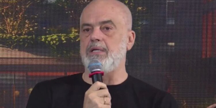 Takimi me biznesmenët, Rama me humor: Këta demokratët bashkëpunojnë me ne, ndërsa me të tjerët organizojnë protesta. Argëtohen me molotovë dhe...