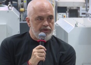 Takimi në kompleksin industrial në Durrës, Rama: Mbetjet elektronike po transformohen në unaza dhe varëse ari.