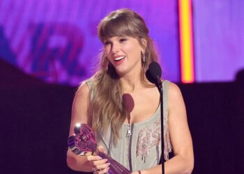 Taylor Swift kërkon mbrojtjen e zërit si markë tregtare mes shqetësimeve për AI