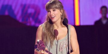 Taylor Swift kërkon mbrojtjen e zërit si markë tregtare mes shqetësimeve për AI