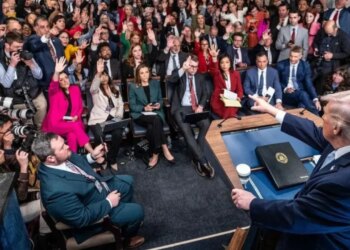 Të fundit para afatit për Iranin nga Trump: Njoftimi gjatë natës. Izraeli u kërkon iranianëve: Shmangni përdorimin e trenave sot. The Times: Khamenei në gjendje të rëndë.