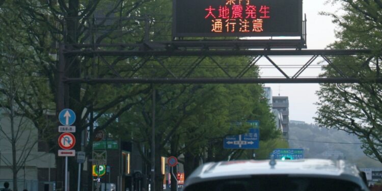 Të paktën 6 të plagosur nga tërmeti i djeshëm 7.7 ballë në Japoni; paralajmërim për lëkundje të reja