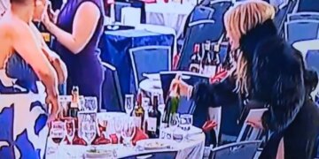 Të shtënat me armë në darkën e Trump me gazetarët, pamjet ftuarës që 'rrëmben' 2 shishe verë virale