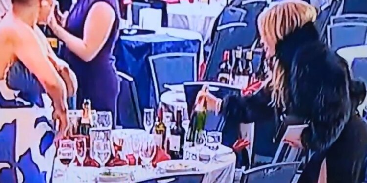 Të shtënat me armë në darkën e Trump me gazetarët, pamjet ftuarës që 'rrëmben' 2 shishe verë virale