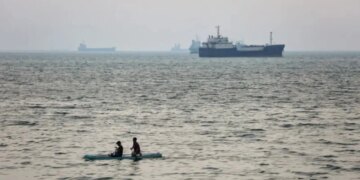 Tensione në Ngushticën e Hormuzit, Irani akuzon SHBA-në për shkelje të armëpushimit; kushtet nuk lejojnë rifillimin e qarkullimit