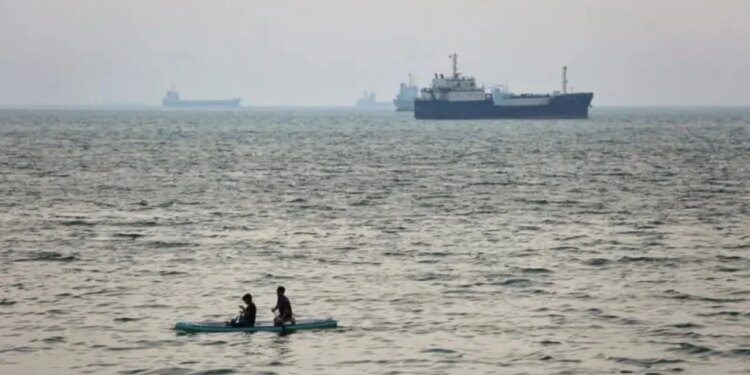 Tensione në Ngushticën e Hormuzit, Irani akuzon SHBA-në për shkelje të armëpushimit; kushtet nuk lejojnë rifillimin e qarkullimit