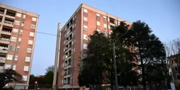 Tragedi në Itali: Një djalë 12-vjeçar shqiptar humb jetën pas rënies nga çatia e një ndërtese prej xhami