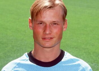 Tragjike: Ish-portieri i Arsenalit vdes pas përplasjes së makinës me tren, 48 vjeç