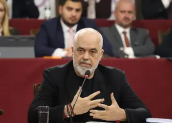 Tri mesazhe të Ramës për socialistët në mbledhjen e grupit: Në zgjedhjet vendore, sfida jonë është vetvetja.