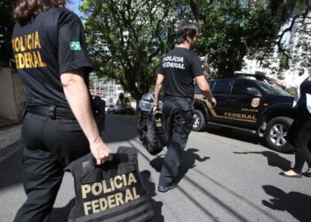 Tronditëse në Brazil: 5-vjeçarja gjendet e varrosur në oborr; arrestohen nëna dhe njerku