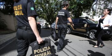 Tronditëse në Brazil: 5-vjeçarja gjendet e varrosur në oborr; arrestohen nëna dhe njerku