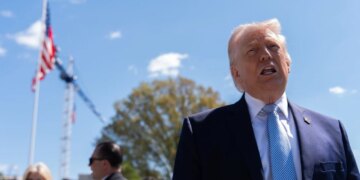 Trump: Urrejtja mes Putin e Zelenskyt qesharake; po bisedoj me të dy dhe punojmë për Rusi-Ukrainë