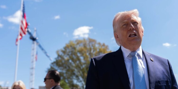 Trump: Urrejtja mes Putin e Zelenskyt qesharake; po bisedoj me të dy dhe punojmë për Rusi-Ukrainë