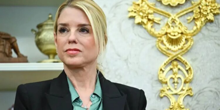 “Trump, i pakënaqur me trajtimin e çështjes Epstein” / Pam Bondi jep dorëheqjen nga pozita e prokurores së përgjithshme