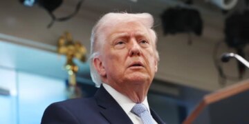 Trump kërcënon Iranin para bisedimeve në Pakistan: Do ta zbulojmë brenda 24 orësh, forcojmë ushtrinë në rast dështimi.