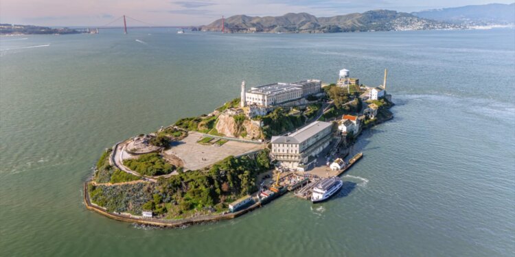 Trump kërkon 152 milionë dollarë për rinovimin e Burgut të Alcatrazit, i cili ka pritur figura të njohura të krimit si Al Capone dhe James “Whitey” Bulger.