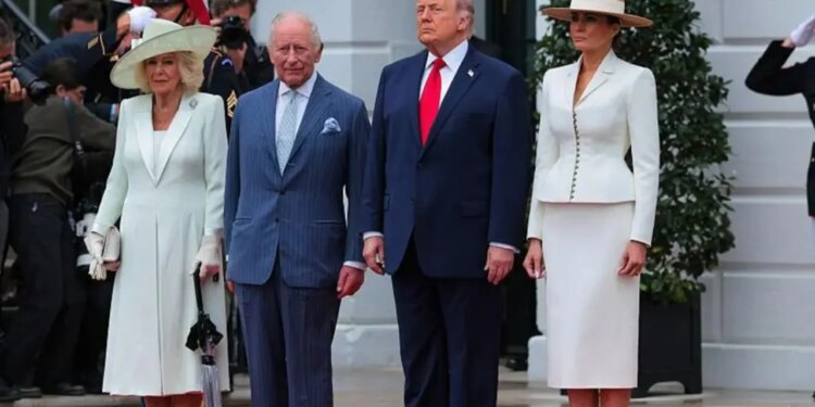Trump sqaron kuptimin e pemës që Elizabeth II mbolli në Shtëpinë e Bardhë gjatë vizitës së Mbretit Charles