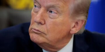 Trump tërheq vëmendjen ndaj Iranit: "Hapeni Ngushticën e mallkuar, ose do të përballeni me pasojat"