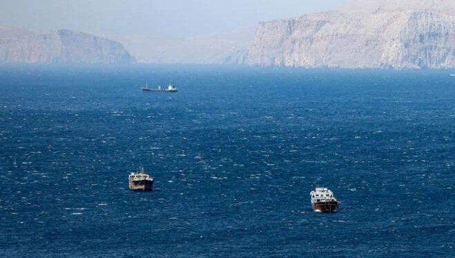 Trump tha se bllokada amerikane do të vazhdojë; Irani kërcënon sërish mbylljen e Ngushticës së Hormuzit