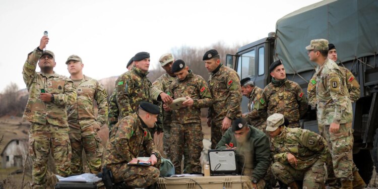 Ushtria shqiptare dhe trupat amerikanë stërvitje të përbashkët në Bizë për gatishmërinë mbrojtëse