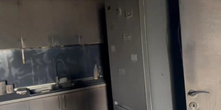 VIDEO/ Zjarri që shkatërroi pallatin pranë QSUT, shihni se si janë djegur apartamentet brenda