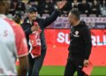 VIDEO/Sulejman Demollari rikthehet në Rumani, legjendës së futbollit shqiptar i rezervohet nderim special