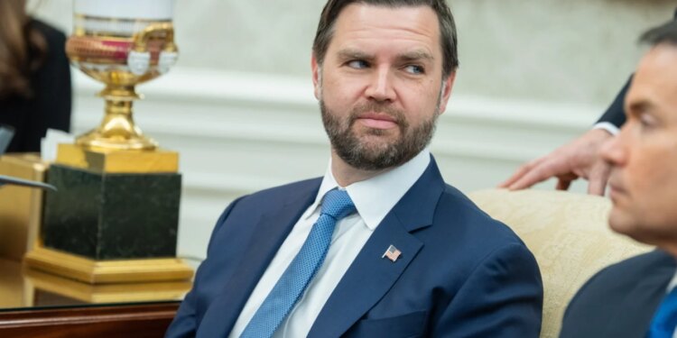 Vance udhëton në Budapest, shpreh mbështetje për Orbán para zgjedhjeve të Parlamentit hungarez.