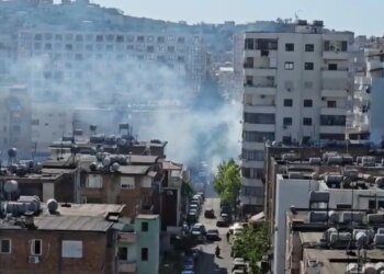 Vatër zjarri në Durrës, flakët nën kontroll; një i moshuar në urgjencë