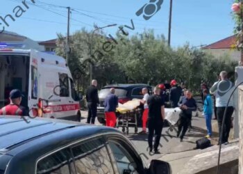 Video/ Atentati në Lezhë ku u vranë burrë e grua, grupi hetimor tenton të nxjerrë trupat nga makina