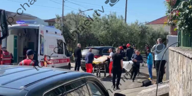 Video/ Atentati në Lezhë ku u vranë burrë e grua, grupi hetimor tenton të nxjerrë trupat nga makina