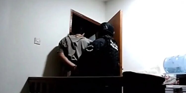 Video/ Planifikonin sulme në gjithë Gjirin; shkatërrohet organizatë terroriste e lidhur me Iranin, 27 arrestime