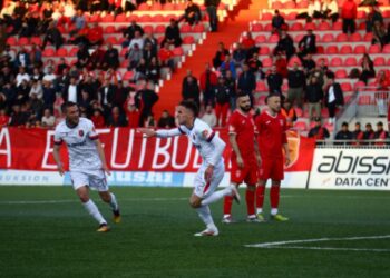 Vllaznia mbyll ‘Arenën e Demave’ me fitore, shkodranët kalojnë përpara Partizanit dhe konsolidojnë kryesimin.