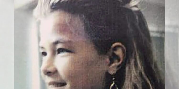 Zbulesa e një misteri 32-vjeçar: Vajza e zhdukur që u largua në moshën 13-vjeçare gjendet e gjallë pas më shumë se tre dekadash.