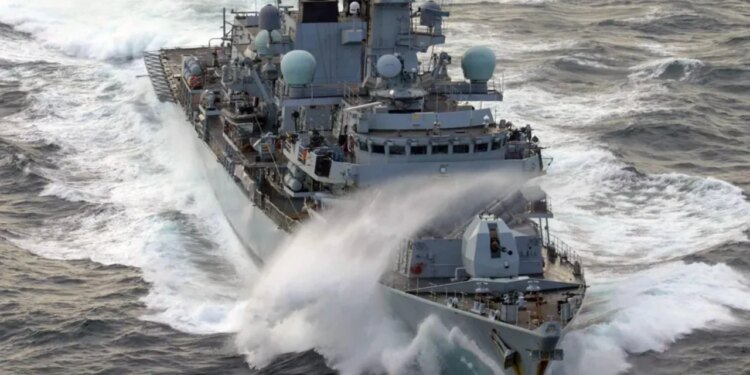 Zbulohet pranë tubacioneve nënujore në Mbretërinë e Bashkuar një grup prej tre nëndetësesh ruse, deklaron sekretari i Mbrojtjes: Do të ketë pasoja nëse…