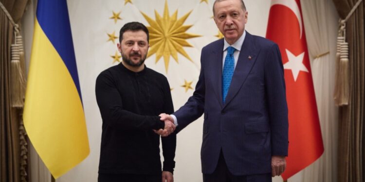 Zelensky e ka besimin te Erdogan/ Pas sulmeve të rënda për nga intensiteti nga Rusia, presidenti ukrainas realizon një vizitë zyrtare në Stamboll