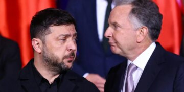 Zelensky kritika për të dërguarin amerikan në Ukrainë: Nuk vizitoi Kievin, mungesë respekti gjatë luftës