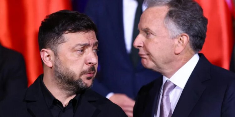 Zelensky kritika për të dërguarin amerikan në Ukrainë: Nuk vizitoi Kievin, mungesë respekti gjatë luftës