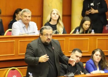 Zjarri 3 ditë më parë te kompleksi pranë QSUT, PD në lëvizje; Teliti: Të hënën kërkojmë në Bashki