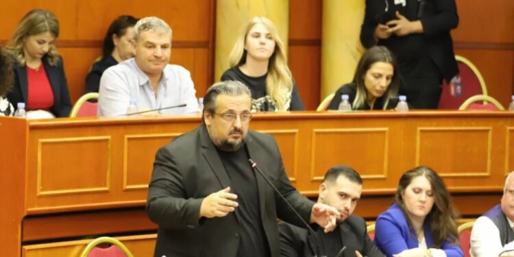 Zjarri 3 ditë më parë te kompleksi pranë QSUT, PD në lëvizje; Teliti: Të hënën kërkojmë në Bashki