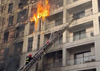 Zjarri pranë QSUT dëmtoi 71 apartamente; Këshilli Bashkiak i Tiranës miraton ndihmën financiare për familjet e prekura